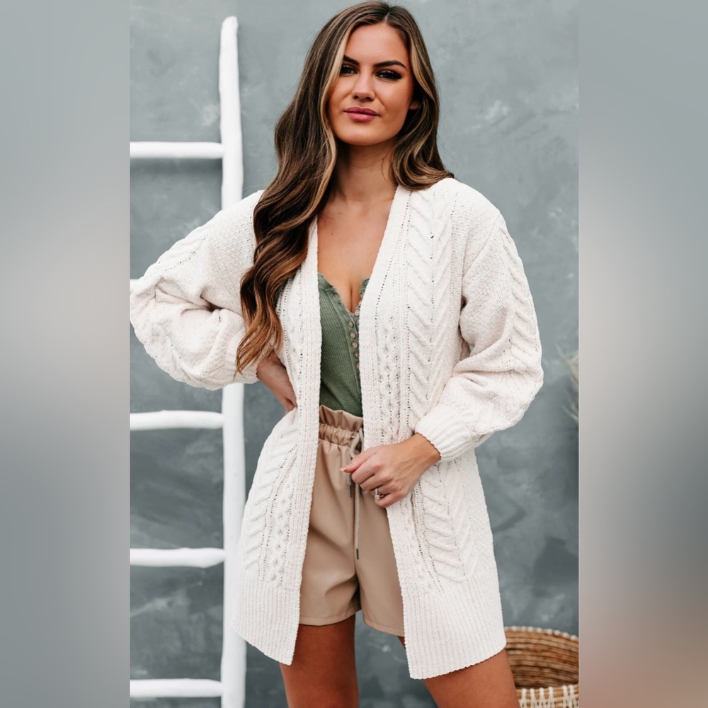 HyFVE Chenille Chunky Cable Knit Cardigan in Cream Medium